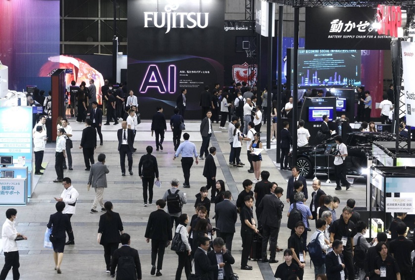 2026年日本东京电子高新科技展览会CEATEC JAPAN参展商与海外采购商展台洽谈现场