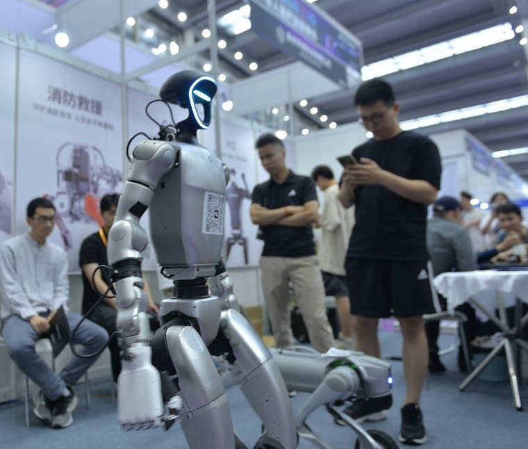 2026年深圳国际智能机器人博览会ROBOTECH展馆现场,专业观众参观实况
