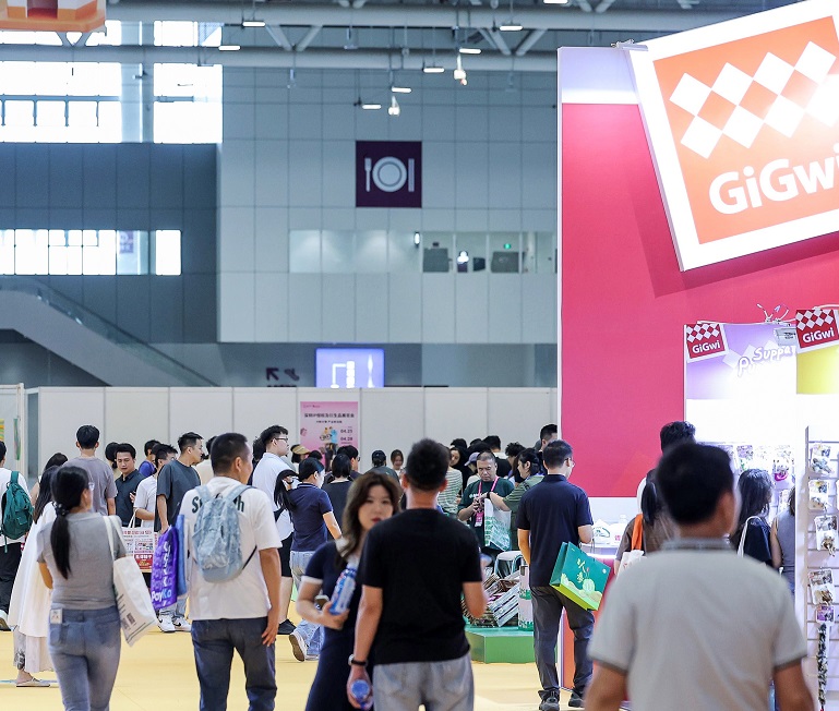 2026年深圳宠物用品博览会暨定制/跨境选品节SCPE展馆现场，专业观众参观实况