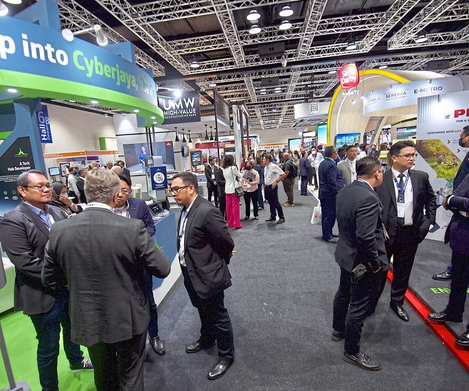 2026年马来西亚汉诺威工业博览会STSSelangor Techsphere Summit展馆现场,专业观众参观实况