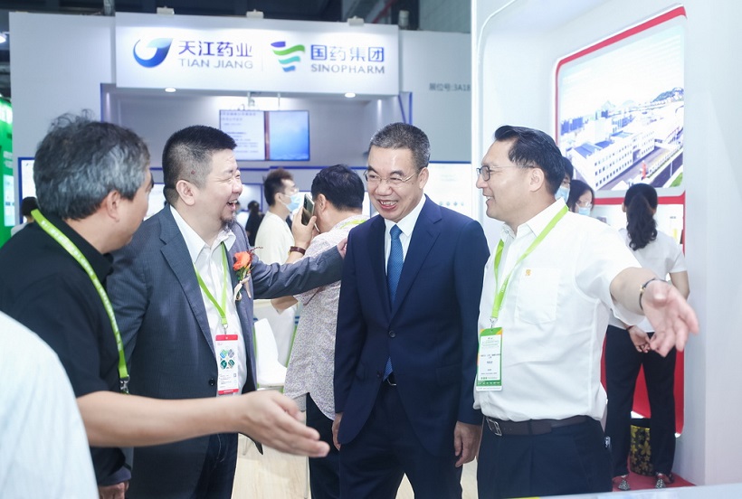 2026年深圳国际健康与营养保健品展览会HNC展馆现场,专业观众参观实况