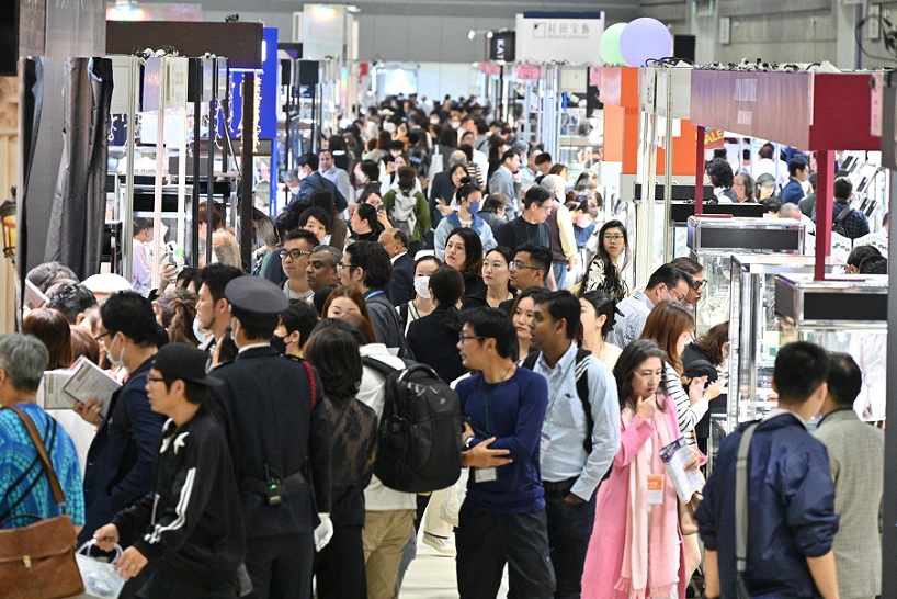 2026年日本横滨珠宝首饰钟表展览会（秋季）IJT展馆现场，专业观众参观实况