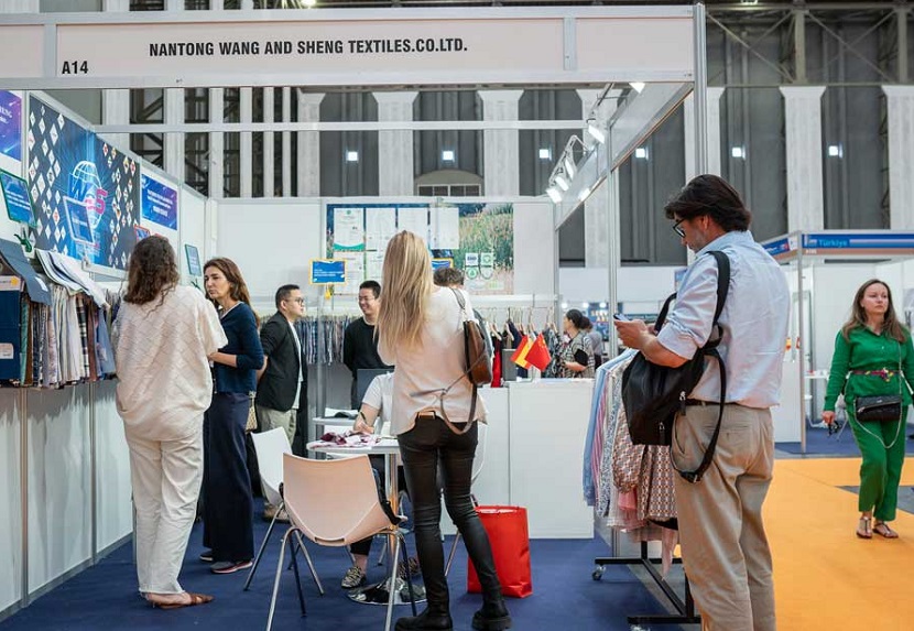 2026年西班牙国际纺织面料、家纺、服装展览会TEXTILEXPO SPAIN       参展商与海外采购商展台洽谈现场