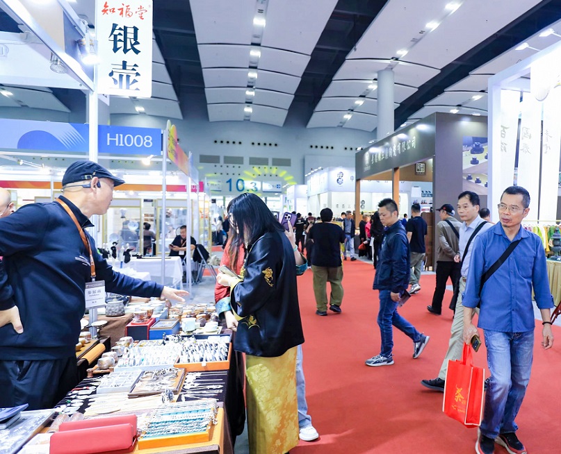2026年大连国际茶产业展-大连茶博会TEAEXPO参展商与海外采购商展台洽谈现场