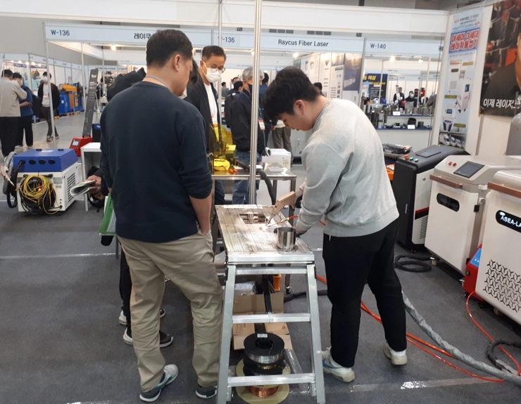 2027年韩国仁川焊接切割及激光设备展览会Welding & Sheet Metal Korea展馆现场，专业观众参观实况