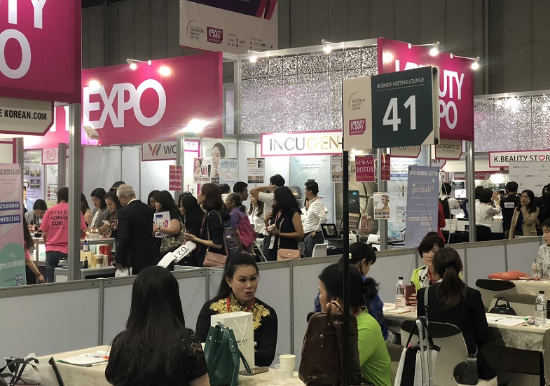 2026年韩国首尔美容美发展览会K Beauty Expo参展商与海外采购商展台洽谈现场