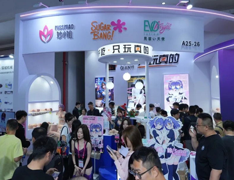 2026年广州性文化节-广州成人用品展-广州成人展Guangzhou Adult Exhibition参展商与海外采购商展台洽谈现场