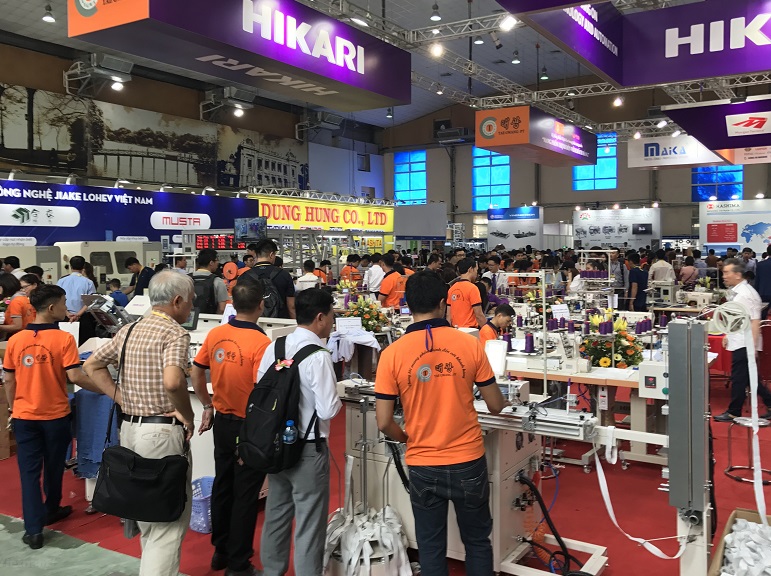 2026年越南河内纺织面料及制衣工业展览会HANOITEX参展商与海外采购商展台洽谈现场