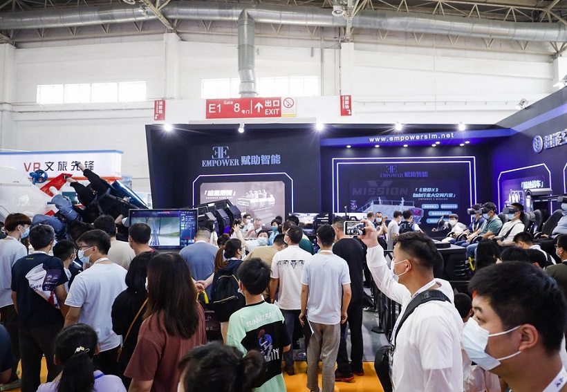 2026年中国主题娱乐展-郑州游乐设施展CAE参展商与海外采购商展台洽谈现场