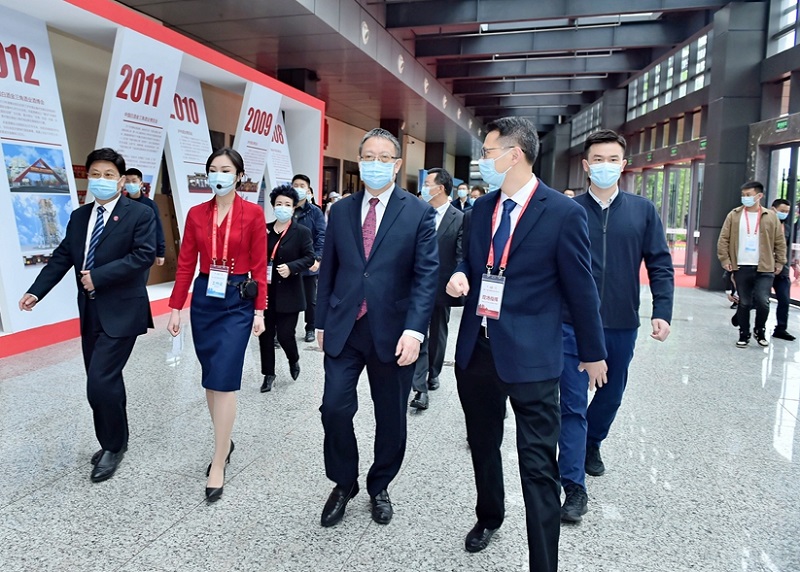 2026年中国（武汉）国际酒业博览会CIADE参展商与海外采购商展台洽谈现场