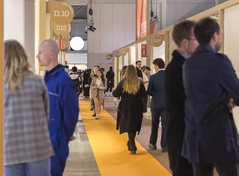 2027年意大利米兰家具展SALONE MILANOSalone del Mobile.Milano展馆内部展台环境实拍