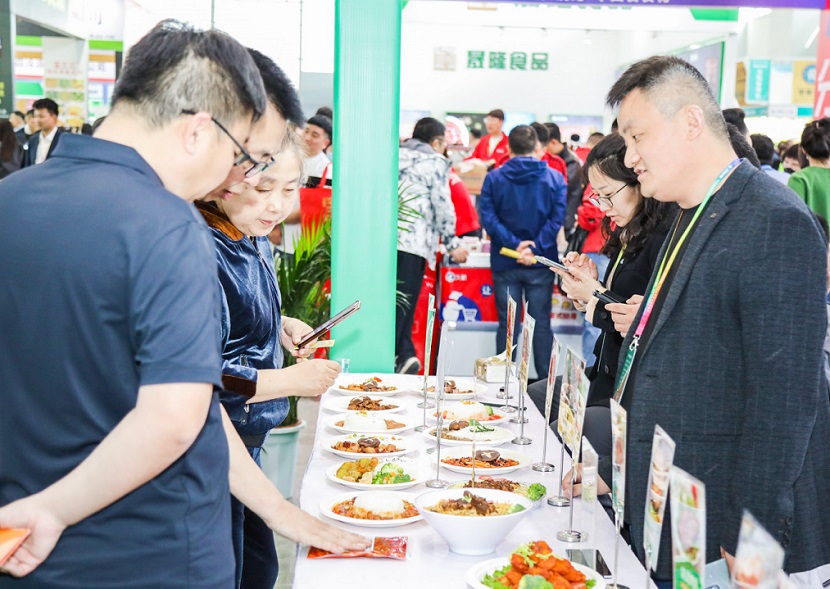 2027年沈阳火锅食材及用品展-沈阳火锅节Shenyang Hot Pot Exhibition展馆现场,专业观众参观实况