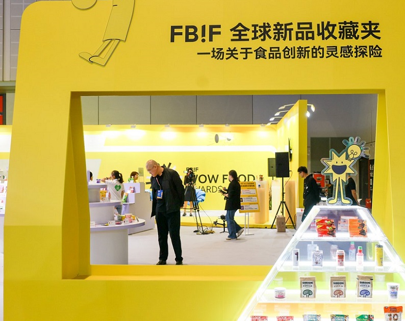 2027年杭州FBIF食品创新展-F展FBIF参展商与海外采购商展台洽谈现场