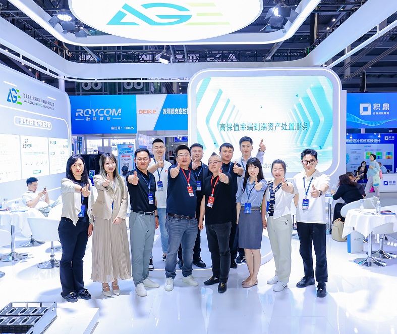 2027年深圳AI算力产业大会暨展览会AIDC展馆现场,专业观众参观实况