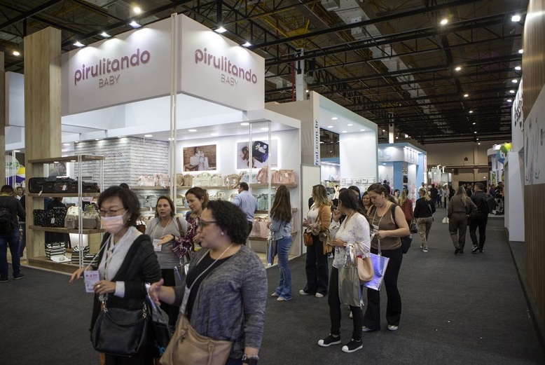 2027年巴西婴童及玩具展览会PUERI EXPO展馆现场，专业观众参观实况