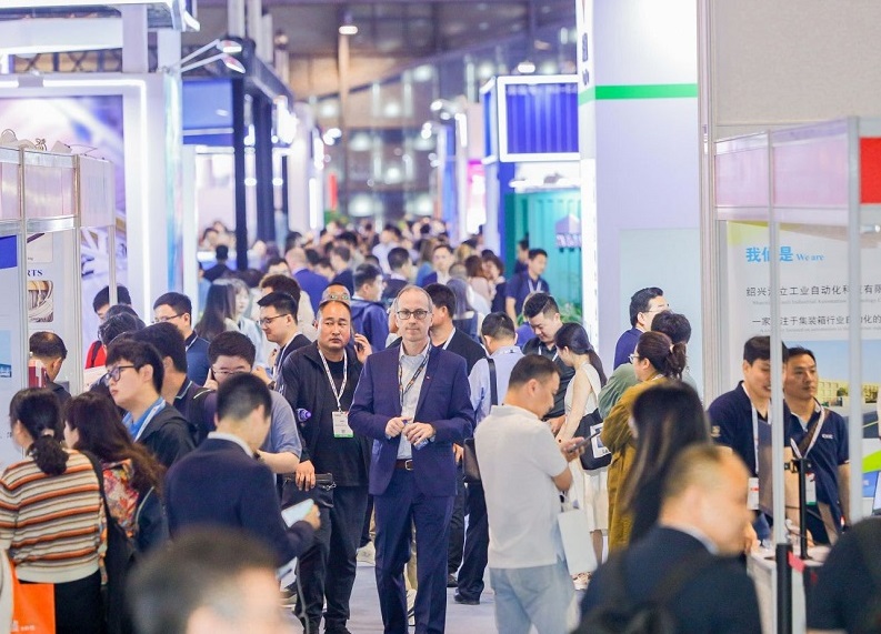 2027年上海集装箱多式联运亚洲展Intermodal Asia参展商与海外采购商展台洽谈现场