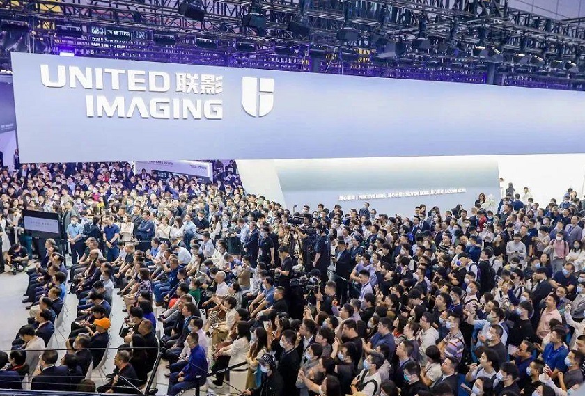 2027年中国(上海)国际养老福祉及护理用品展CECN参展商与海外采购商展台洽谈现场