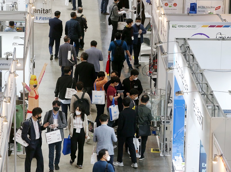 2026年韩国首尔金属、工业炉、管材展览会KOREA METAL WEEK参展商与海外采购商展台洽谈现场