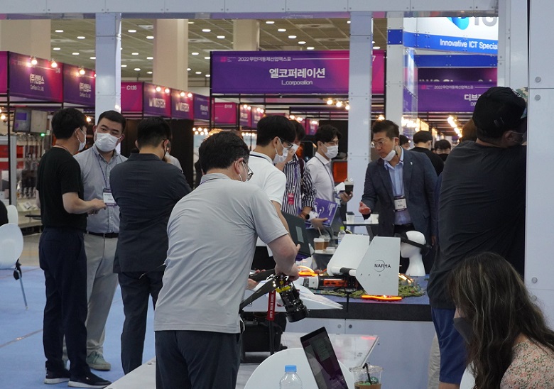 2026年韩国首尔生物制药技术展BioPlus-Interphex Korea展馆现场,专业观众参观实况