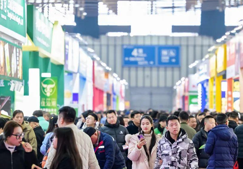 2027年南京火锅展-中国火锅展CHINA HOTPOT EXHIBITION参展商与海外采购商展台洽谈现场