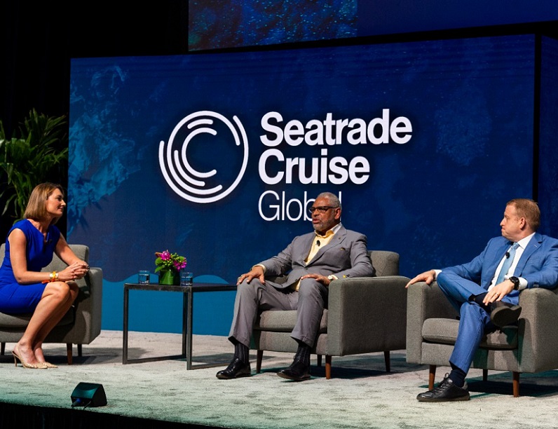 2027年美国游艇展览会Seatrade Cruise Global展馆现场,专业观众参观实况