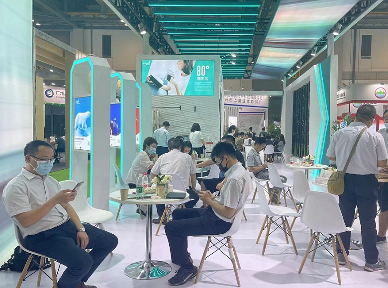 2027年上海国际染料工业及有机颜料、纺织化学品展览会CHINA INTERDYE展馆现场,专业观众参观实况