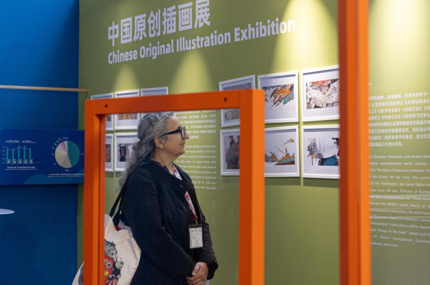 2027年意大利博洛尼亚童书展览会Bologna Childrens Book Fair参展商与海外采购商展台洽谈现场