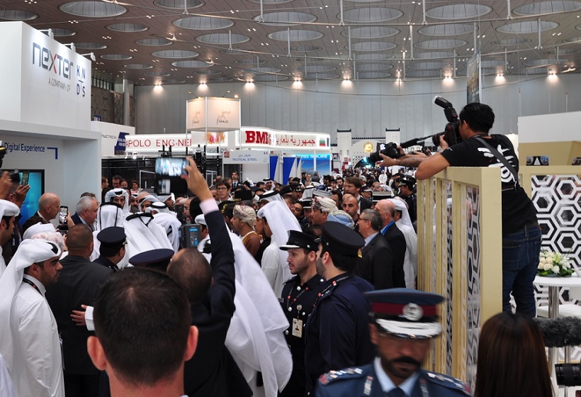 2026年卡塔尔国土安全及军警装备展览会Milipol Qatar参展商与海外采购商展台洽谈现场