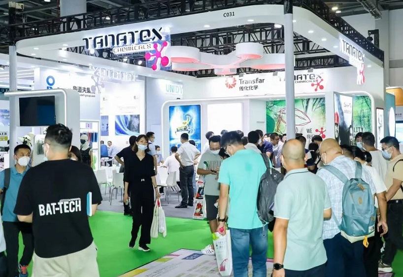 2027年上海国际染料工业及有机颜料、纺织化学品展览会CHINA INTERDYE参展商与海外采购商展台洽谈现场
