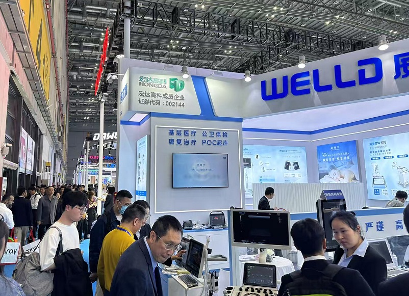 2027年中国(上海)国际宠物健康展览会AHC参展商与海外采购商展台洽谈现场