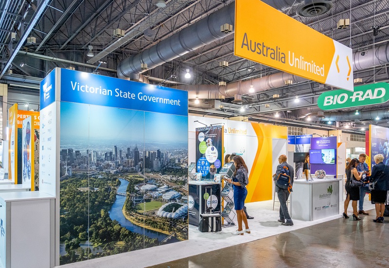 2026年澳洲澳大利亚生物技术展览会AusBiotech展馆现场，专业观众参观实况