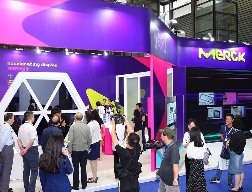 2026年深圳商用显示技术展COMMERCIAL DISPLAY展馆现场，专业观众参观实况