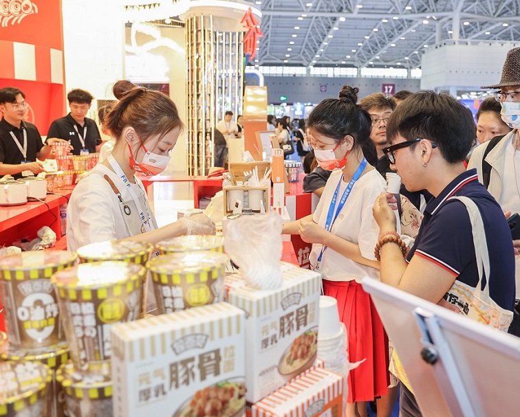 2027年杭州FBIF食品创新展-F展FBIF展馆现场,专业观众参观实况