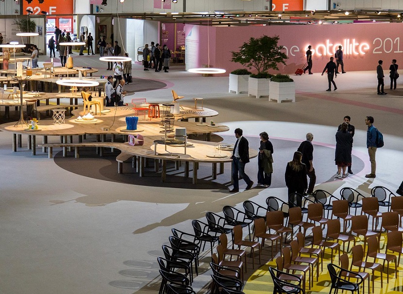 2027年意大利米兰家具展SALONE MILANOSalone del Mobile.Milano参展商与海外采购商展台洽谈现场