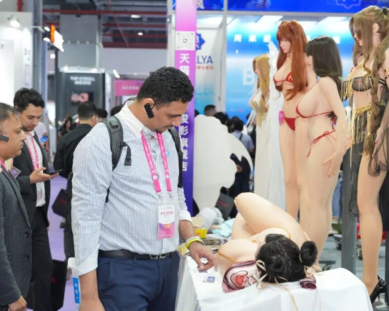 2026年广州性文化节-广州成人用品展-广州成人展Guangzhou Adult Exhibition展馆现场，专业观众参观实况