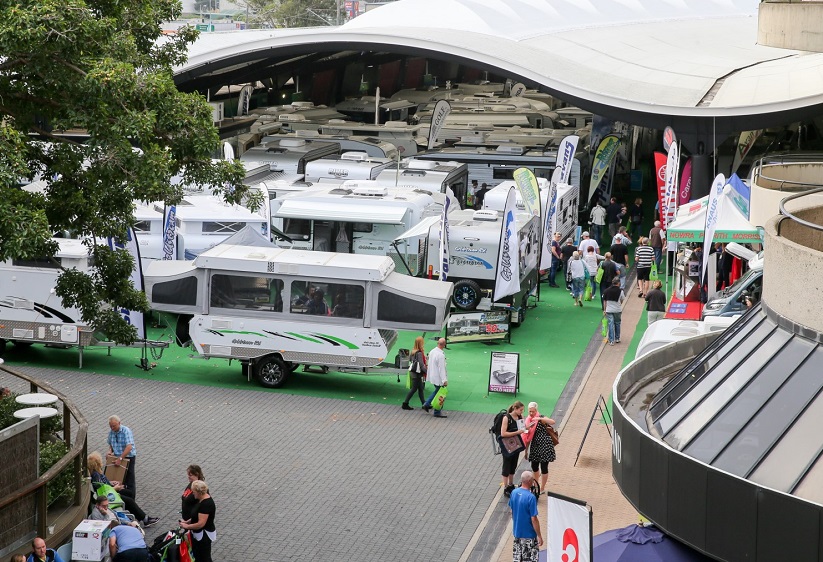 2027年澳洲澳大利亚悉尼房车、户外露营用品展览会Sydney  SUPERSHOW展馆现场，专业观众参观实况