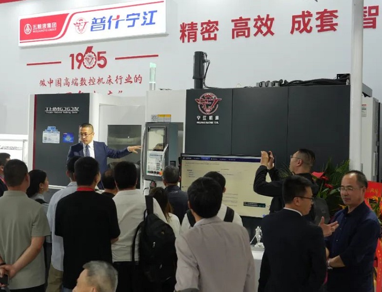 2026年郑州衡器与计量技术设备展览会CZWM参展商与海外采购商展台洽谈现场