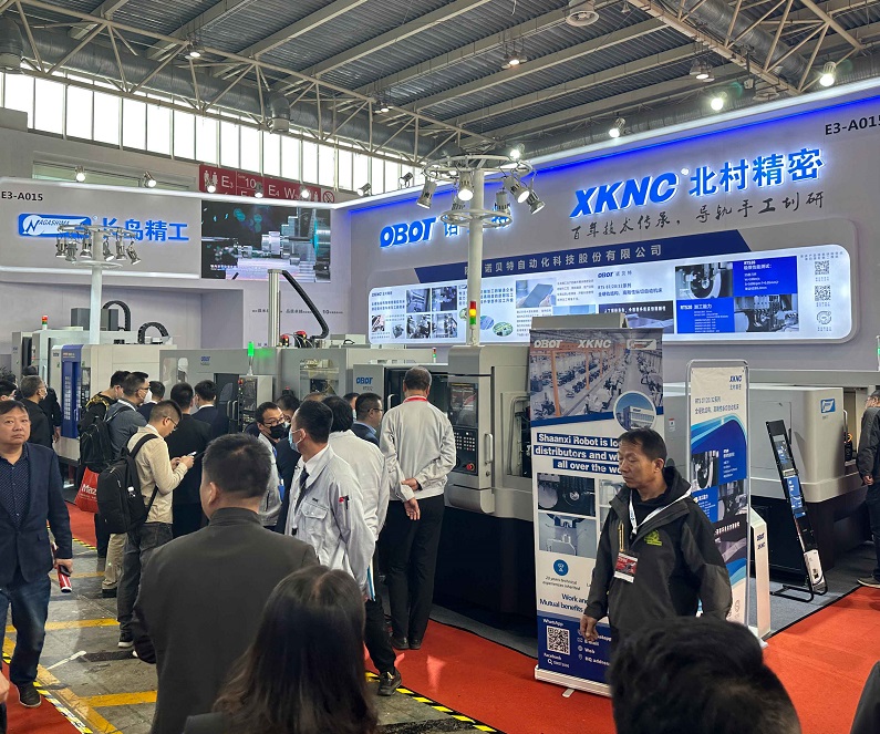 2027年中国（北京）国际机床展览会CIMT参展商与海外采购商展台洽谈现场