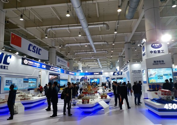2026年大连国际海事展览会Shiptec China参展商与海外采购商展台洽谈现场