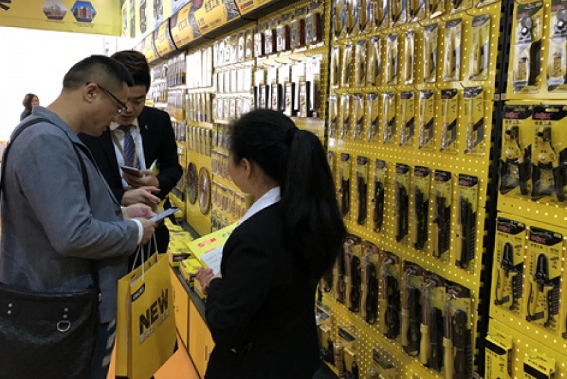 2027年邵东五金机电博览会-邵东五金展Hardware and Mechanical Expo参展商与海外采购商展台洽谈现场