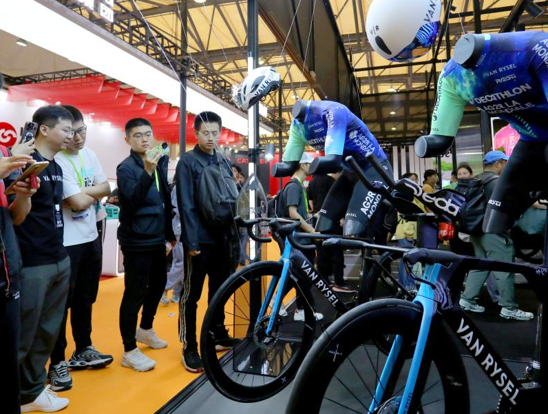 2026年广州国际自行车展CEBIKE展馆现场,专业观众参观实况