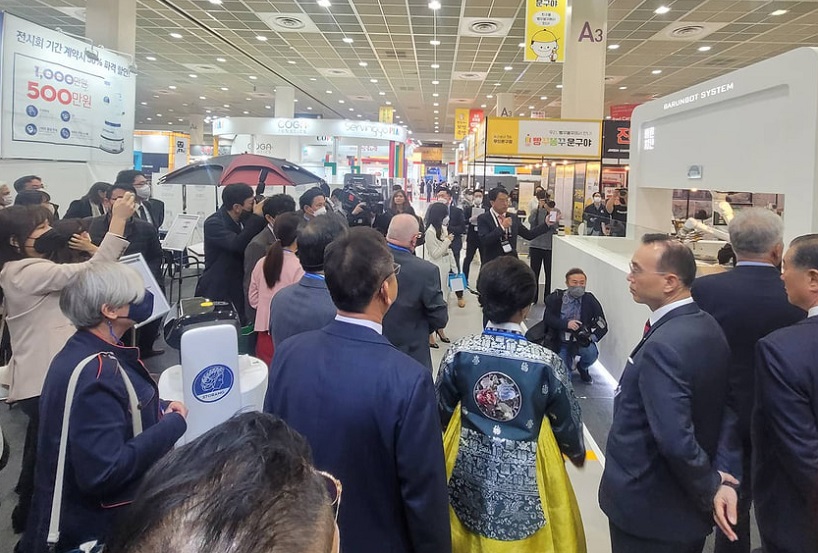 2026年韩国首尔连锁加盟展览会IFS展馆现场，专业观众参观实况
