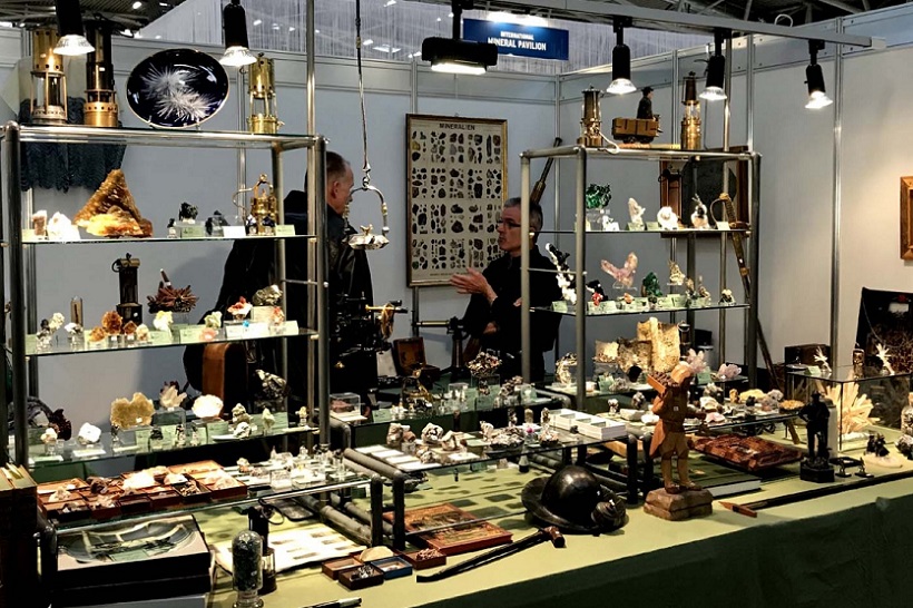 2026年德国慕尼黑矿物宝石展览会The Munich Show参展商与海外采购商展台洽谈现场