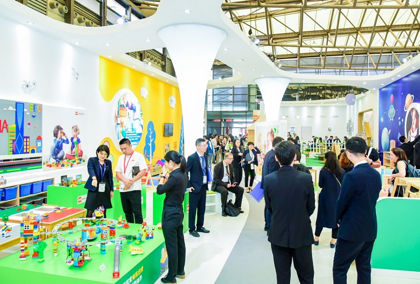 2026年上海玩具展-中国玩具展&潮玩展CTECHINA TOY EXPO参展商与海外采购商展台洽谈现场