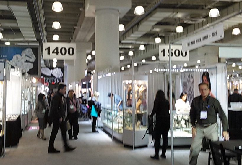 2026年美国纽约珠宝展览会JA New York展馆现场,专业观众参观实况