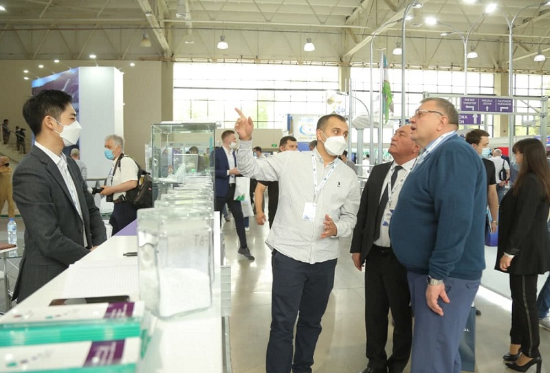 2027年乌兹别克斯坦塔什干化工展览会Uz Chem Plast Expo展馆现场，专业观众参观实况