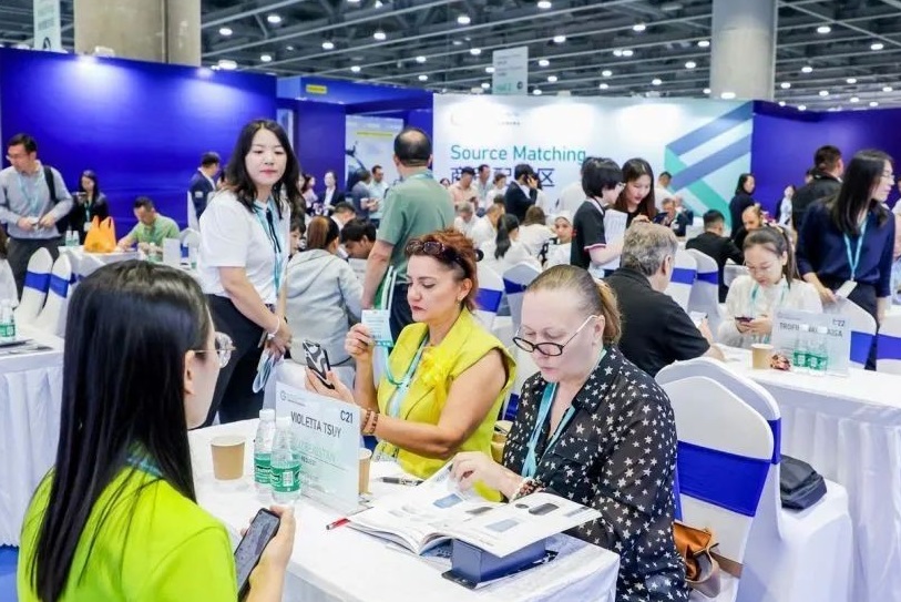 2026年广州消费电子及家电展览会GSF参展商与海外采购商展台洽谈现场