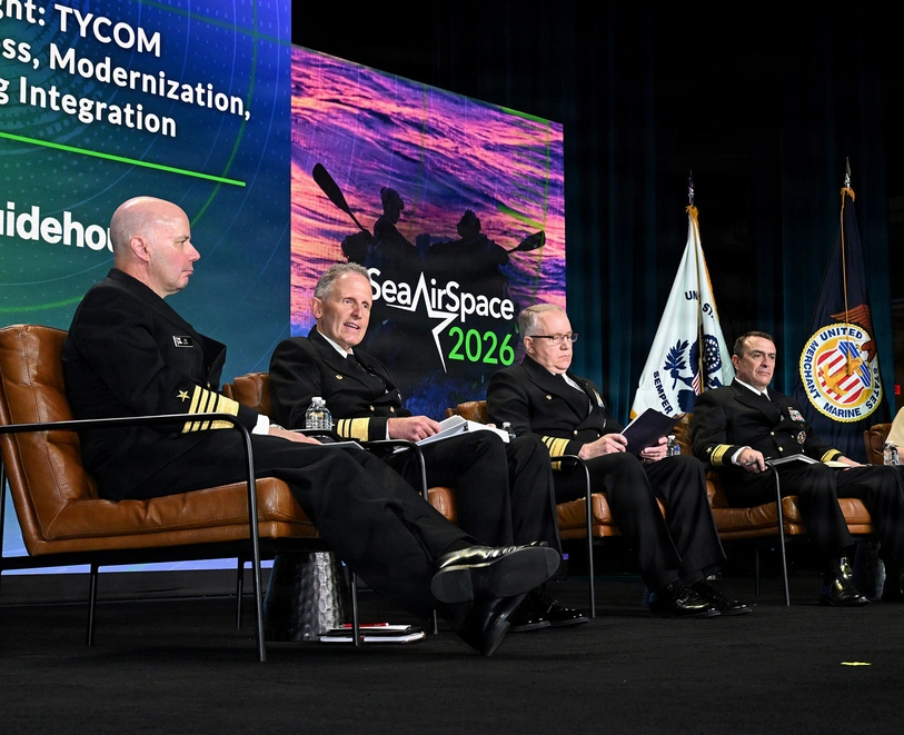 2027年美国马里兰州海军联盟防务展览会Sea Air Space展馆现场，专业观众参观实况