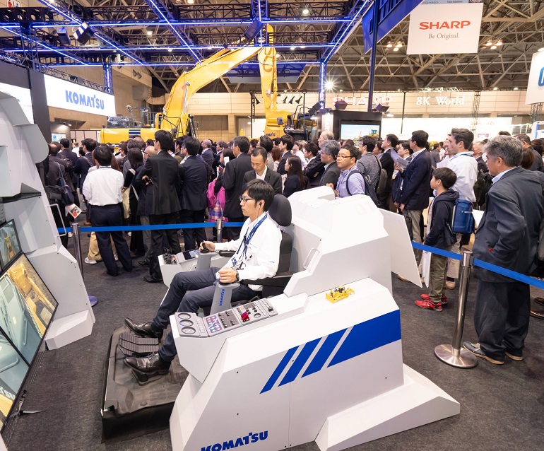 2026年日本东京电子高新科技展览会CEATEC JAPAN参展商与海外采购商展台洽谈现场