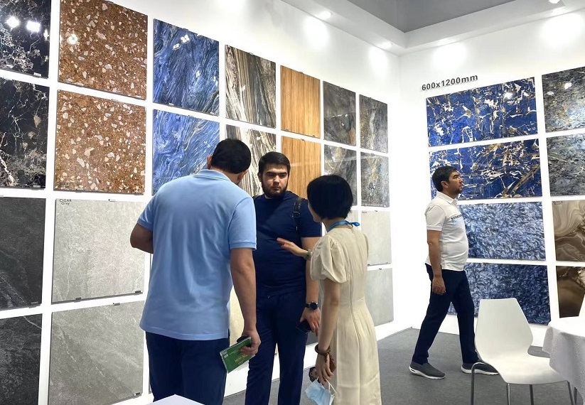 2026年佛山国际陶瓷及卫浴展-佛山陶博会秋季CERAMBATH展馆现场,专业观众参观实况